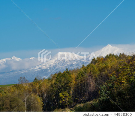 Tokachi mountain range and autumn leaves of fresh snow Tokachi mountain range and autumn leaves of fresh snow 44938300