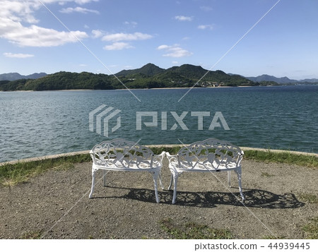 Lake 3 44939445