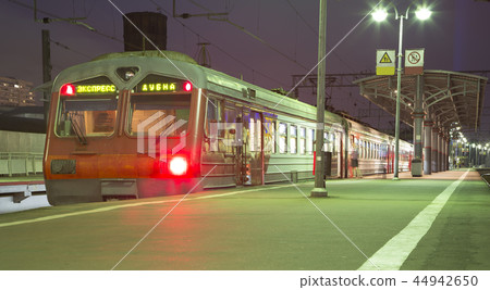 Train on Moscow passenger platform 44942650