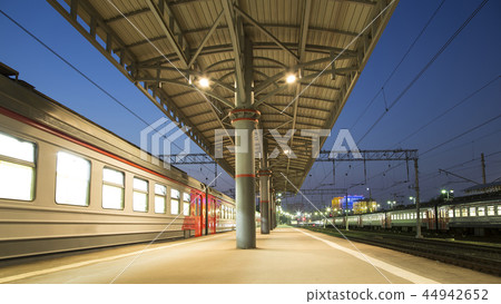 Train on Moscow passenger platform Train on Moscow passenger platform 44942652