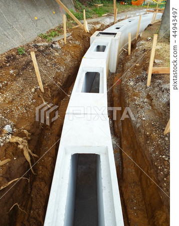 為防止斜坡防災工程設置雨水排水溝 44943497