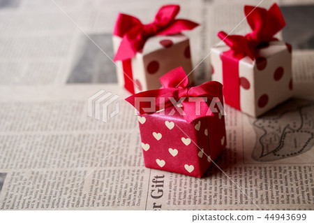 Present Present 44943699