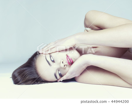 Angelic lady Angelic lady 44944200