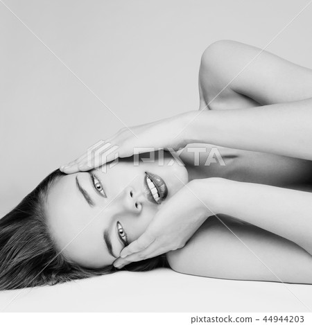 Angelic lady Angelic lady 44944203