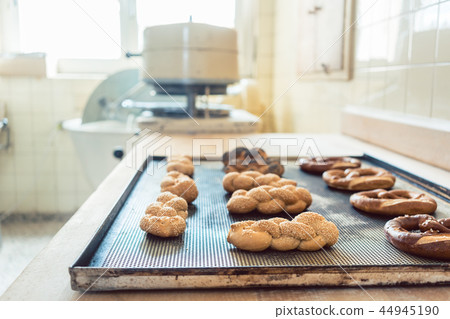 Bread rolls and pretzels on tray in bakery Bread rolls and pretzels on tray in bakery 44945190