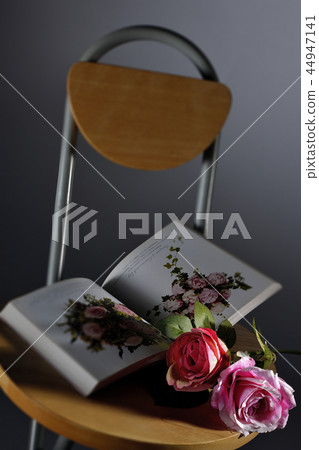 Make a bouquet. 44947141