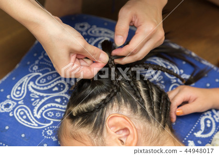 Mother doing knitting of daughter 44948017