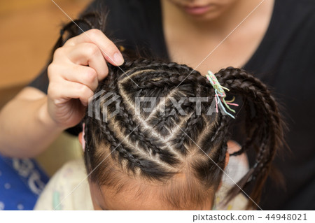 做編織女兒的母親 44948021