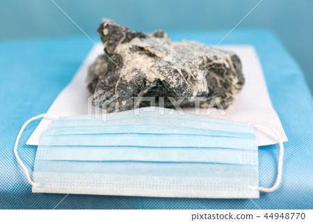 Mineral asbestos and respiratory protection mask. 44948770