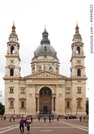Budapest. St. Stephen's Basilica in cloudy weather Budapest. St. Stephen's Basilica in cloudy weather 44949625