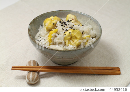 Chestnut rice, autumn taste, cooked rice Chestnut rice, autumn taste, cooked rice 44952416