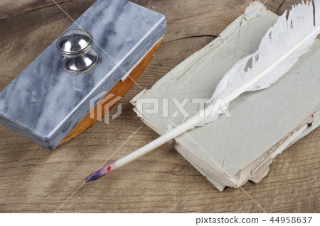 Old fountain pen and inkwell with old letters Old fountain pen and inkwell with old letters 44958637
