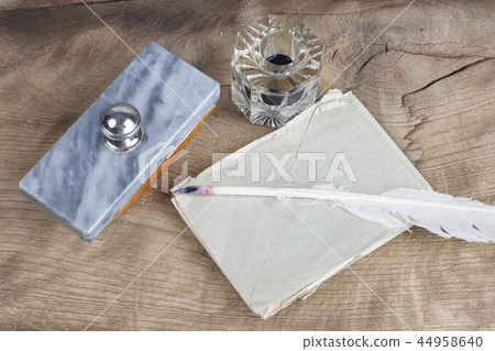 Old fountain pen and inkwell with old letters Old fountain pen and inkwell with old letters 44958640