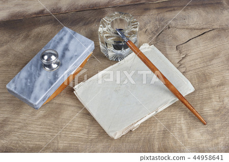 Old fountain pen and inkwell with old letters Old fountain pen and inkwell with old letters 44958641