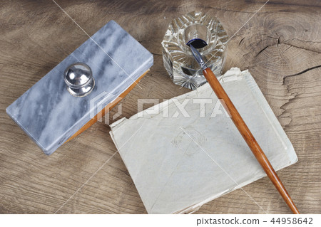 Old fountain pen and inkwell with old letters Old fountain pen and inkwell with old letters 44958642