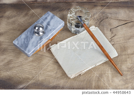 Old fountain pen and inkwell with old letters Old fountain pen and inkwell with old letters 44958643