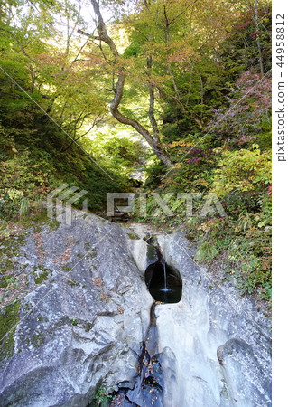 日本的百景點:Oku Hem Flower Valley Pothole Fall Aki Nagano City Onashi 日本的百景點:Oku Hem Flower Valley Pothole Fall Aki Nagano City Onashi 44958812