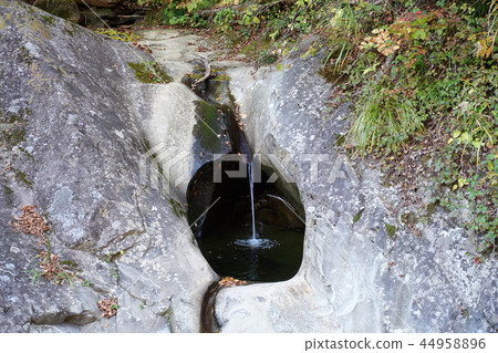 日本的百景點:Oku Hem Flower Valley Pothole Fall Aki Nagano City Onashi 日本的百景點:Oku Hem Flower Valley Pothole Fall Aki Nagano City Onashi 44958896