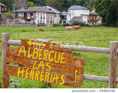 Refuge - Las Herrerias 44960346