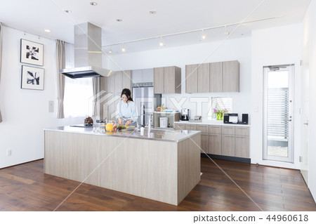 A woman to cook 44960618