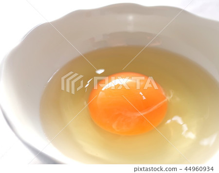 Raw egg  44960934
