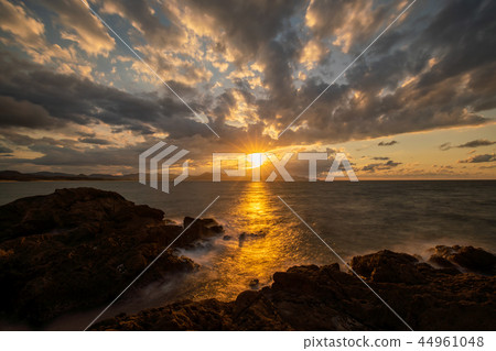 The setting sun is Urasui sight The setting sun is Urasui sight 44961048