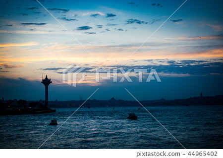 Gray color clouds partly cover the  sky 44965402