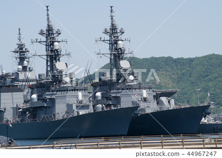 Two escort vessels under mooring 44967247