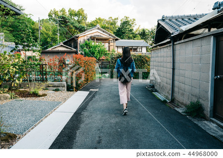 traveler relaxing walking through the garden traveler relaxing walking through the garden 44968000