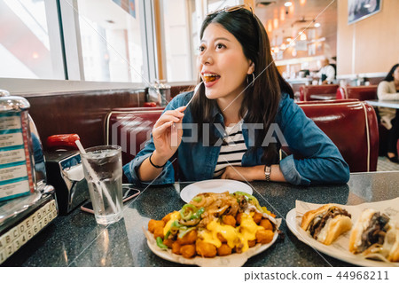 a beautiful traveler experience American culture a beautiful traveler experience American culture 44968211