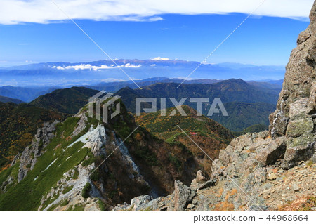 The way to the summit of Shiomiyama in the Southern Alps Overlooking Mt. The way to the summit of Shiomiyama in the Southern Alps Overlooking Mt. 44968664