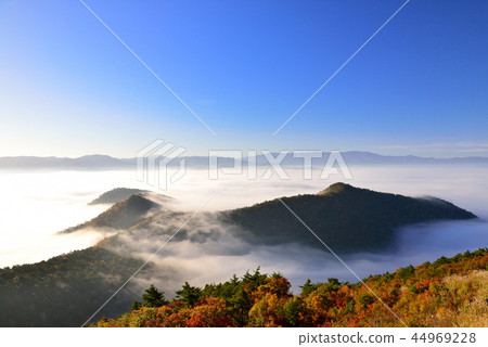 Clouds of Takatsumu mountain 44969228