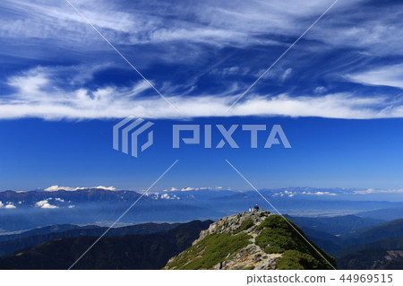 View the Central Alps Norikuradake Northern Alps Mizuho Taka Peak from the southern peak of Shiomikami Peak to the eastern peak 44969515