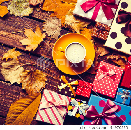 coffee and season gifts with leafs  44970383