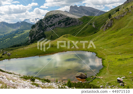 Mountain Scene in the Italian Dolomites Mountain Scene in the Italian Dolomites 44971510