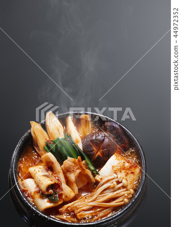 kimchi hot pot  44972352