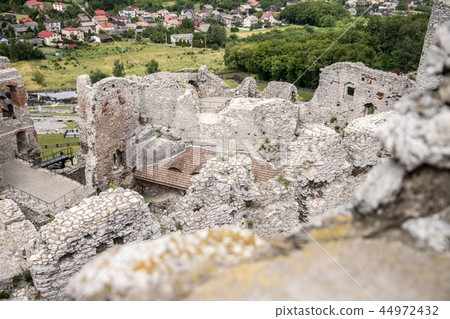 ruins of medieval Ogrodzieniec castle, Poland ruins of medieval Ogrodzieniec castle, Poland 44972432