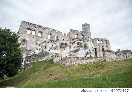 ruins of medieval Ogrodzieniec castle, Poland ruins of medieval Ogrodzieniec castle, Poland 44972477