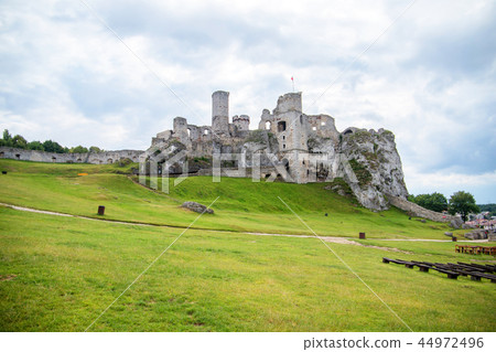 ruins of medieval Ogrodzieniec castle, Poland ruins of medieval Ogrodzieniec castle, Poland 44972496