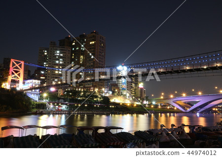 台灣新北市碧潭觀光景點 44974012