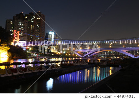 台灣新北市碧潭觀光景點 44974013