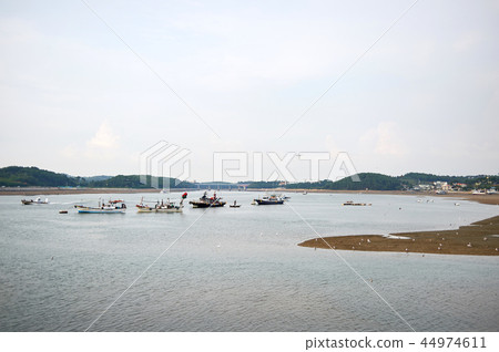 White sandy beach, Anmyeondo, Taean county, Chungnam 44974611