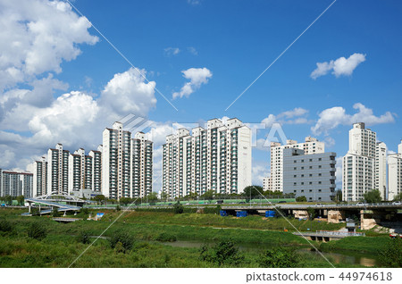 Anyangcheon，Apartment，Gyeonggi-do 44974618