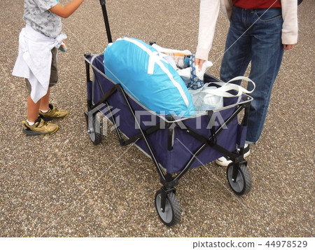 Outdoor wagon carrying with parent and child 44978529