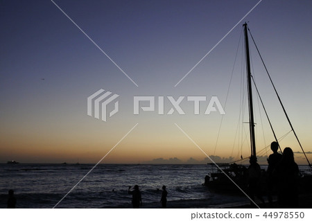 在威基基海灘的日落 44978550