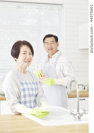 Washing dishes, kitchen, couple 44978801