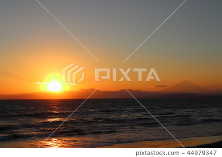 從江之島海岸看的日落 從江之島海岸看的日落 44979347
