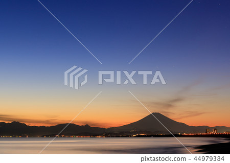 晚上觀看神奈川縣_湘南的富士山 44979384