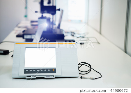 Device for measuring parameters  44980672