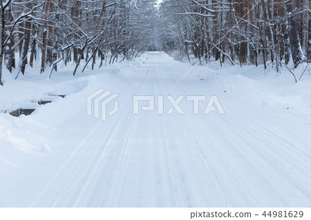 Snowy road in snowy country 44981629